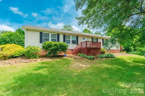 1828 Pine Hollow Pl, Hudson, NC 28638