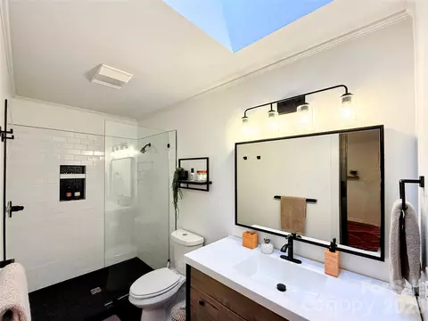Bath - 550 S River Rd, Tryon, NC 28782 photo 4 of 5