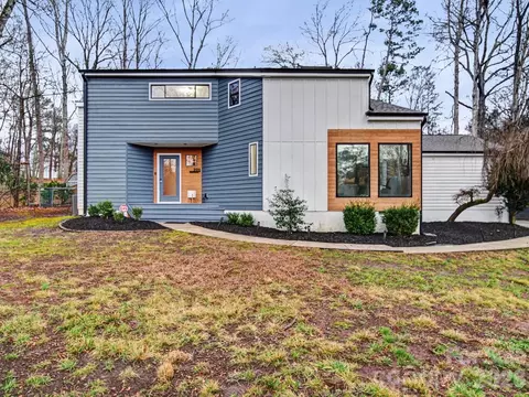 3911 Windwood Cir, Charlotte, NC 28226