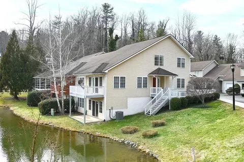30 Grist Mill Dr, Hendersonville, NC 28739