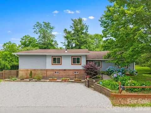 419 E Blue Ridge Rd, East Flat Rock, NC 28726