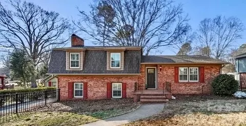 1215 6th Nw St NW, Hickory, NC 28601