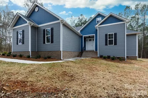502 Squaw Ln, Edgemoor, SC 29712