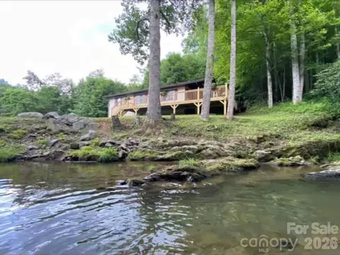 214 Davis Ridge Rd, Banner Elk, NC 28604