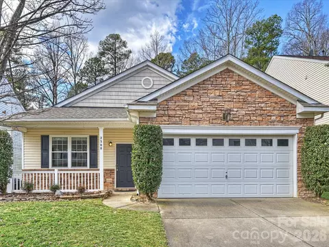 2308 Savannah Hills Dr, Matthews, NC 28105