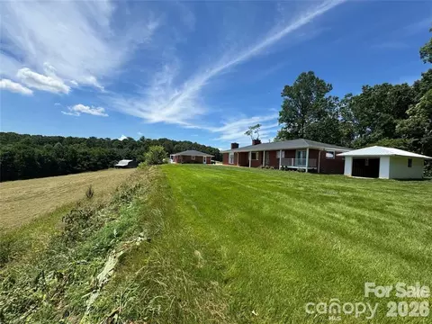 598 Miles View Rd, Mills River, NC 28759