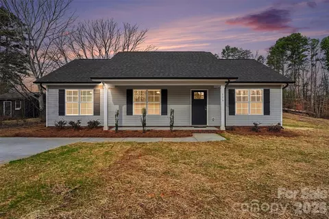 336 Pinecrest St, Salisbury, NC 28147