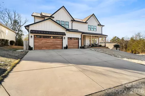 Exterior - 675 Reliance Ct, Tega Cay, SC 29708 photo 2 of 10