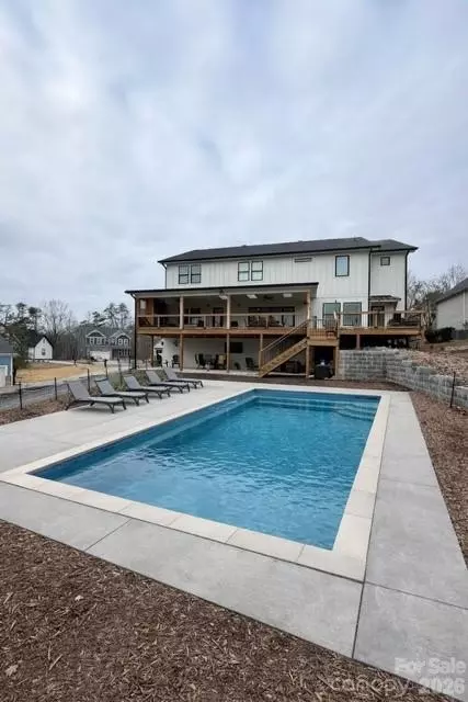 Exterior - 675 Reliance Ct, Tega Cay, SC 29708 photo 9 of 10