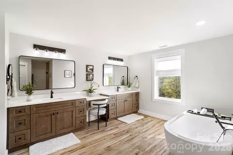 Bath - 675 Reliance Ct, Tega Cay, SC 29708 photo 4 of 10