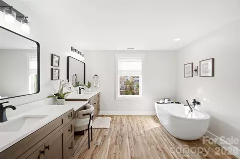 Bath - 675 Reliance Ct, Tega Cay, SC 29708 photo 5 of 10
