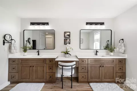 Bath - 675 Reliance Ct, Tega Cay, SC 29708 photo 6 of 10