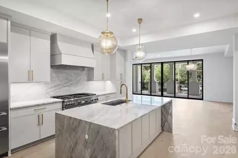 409 Queens 101 Rd #101, Charlotte, NC 28207