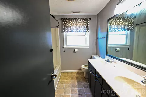 Bath - 1113 Pecan St, Conover, NC 28613 photo 1 of 1