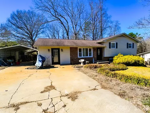 Exterior - 1113 Pecan St, Conover, NC 28613 photo 2 of 4