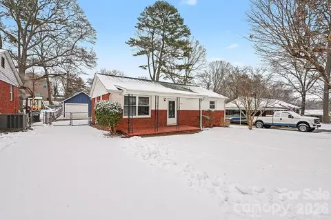 742 N Mulberry St, Statesville, NC 28677