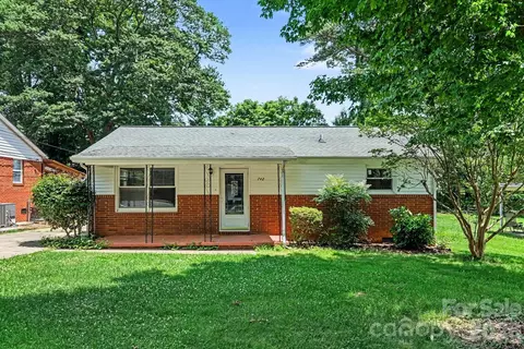 742 N Mulberry St, Statesville, NC 28677