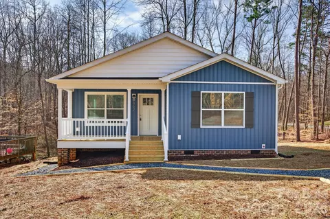 367 Woodhaven Shores Dr, Lexington, NC 27292