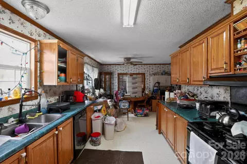 Kitchen - 15 Wright Rd, Whittier, NC 28789 photo 2 of 2
