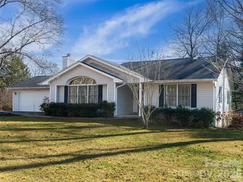 120 Burge Mountain Rd, Hendersonville, NC 28792