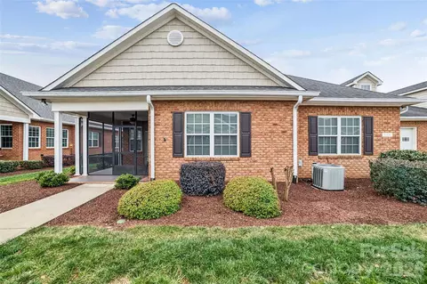 8310 Glacier Dr, Denver, NC 28037