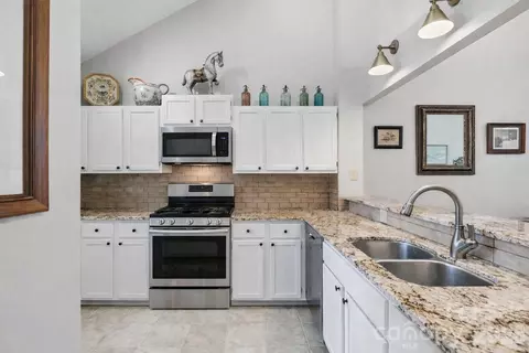 19986 Oak Leaf Cir, Cornelius, NC 28031