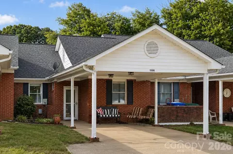 19986 Oak Leaf Cir, Cornelius, NC 28031