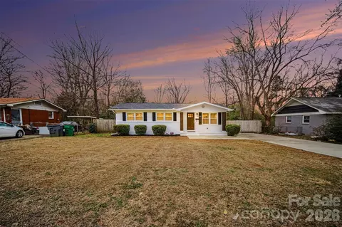1221 Rollingwood Dr, Charlotte, NC 28217