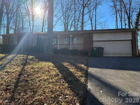 6417 Holly Knoll Dr, Charlotte, NC 28227