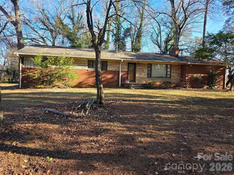 6600 Elmwood Cir, Charlotte, NC 28214