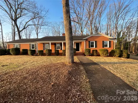 207 Gleneagles E Rd E, Statesville, NC 28625