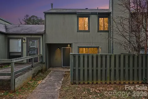 6134 Bent Tree Ct, Charlotte, NC 28212