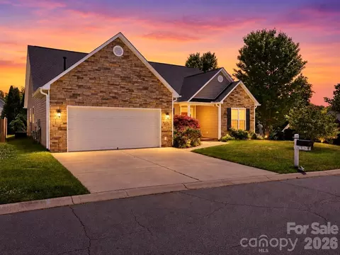 1 Breyerton Ct, Asheville, NC 28804
