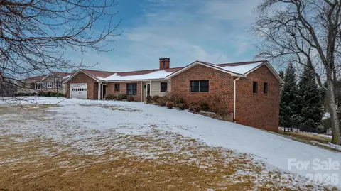 1621 Dakota Dr, Hudson, NC 28638
