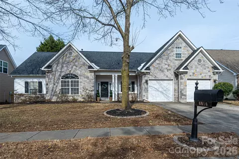 6016 Kirkwynd Commons Dr, Charlotte, NC 28278
