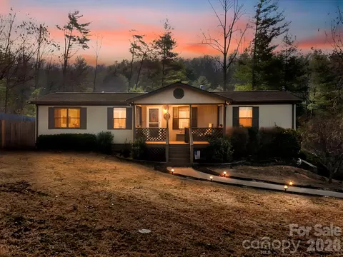 17 Bannister Dr, Asheville, NC 28804
