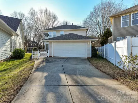 17526 Harbor Walk Dr, Cornelius, NC 28031 photo 3