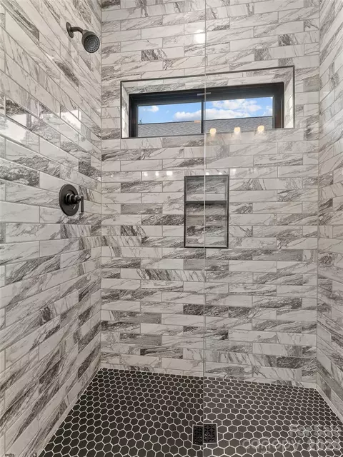 Bath - 306 Gallimore Rd, Brevard, NC 28712 photo 2 of 3