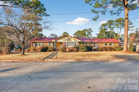 704 W 26th St, Lumberton, NC 28358
