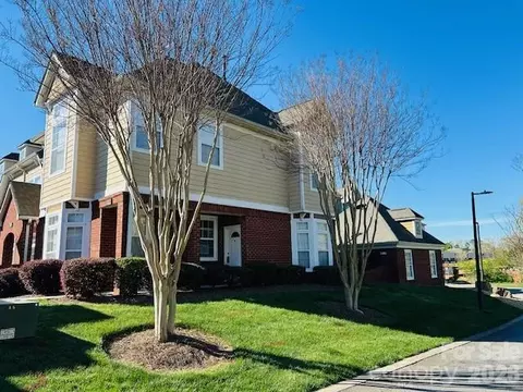 1001 Central Park Cir, Davidson, NC 28036