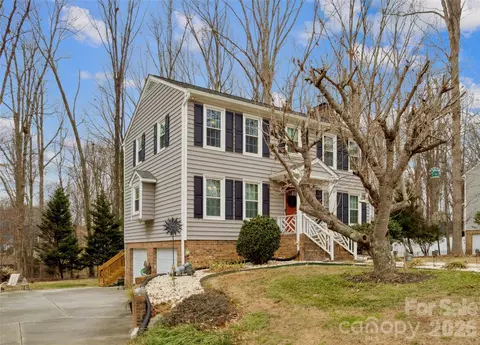 5220 Bridge Pointe Dr, Clemmons, NC 27012