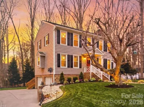 5220 Bridge Pointe Dr, Clemmons, NC 27012