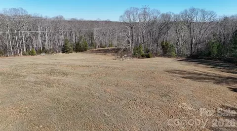996 Split Trail Rd, Clover, SC 29710