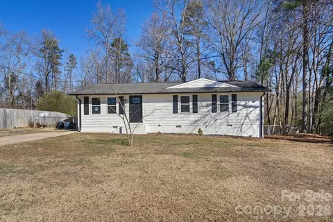3900 Branding Iron Dr, Gastonia, NC 28052