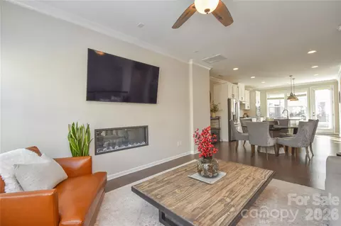 612 Tudor Park Way, Charlotte, NC 28211