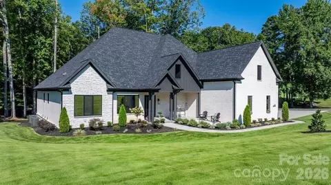Exterior - 8527 Fieldstone Dr, Terrell, NC 28682 photo 4 of 7