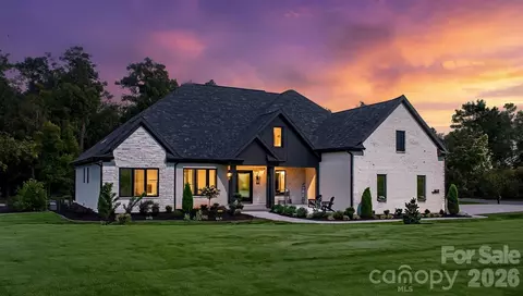8527 Fieldstone Dr, Terrell, NC 28682