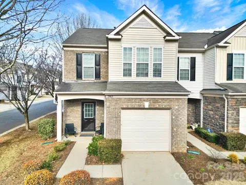 2403 Diplomat Ln, Charlotte, NC 28210