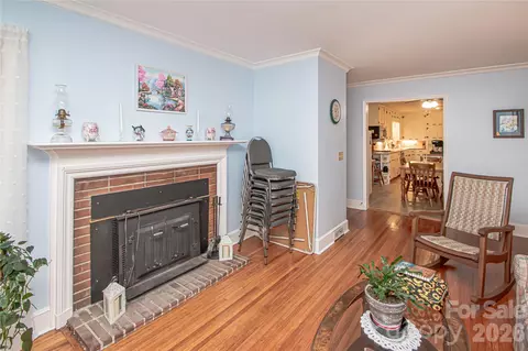 7218 Lakeside N Dr N, Charlotte, NC 28215