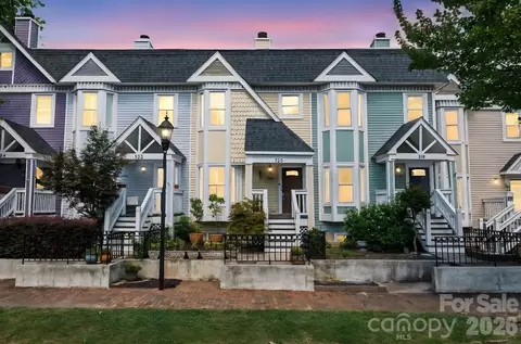 320 W 10th St, Charlotte, NC 28202